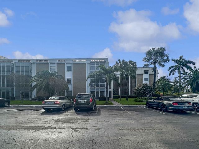2970 NE 16th Ave 102B, Oakland Park, FL 33334