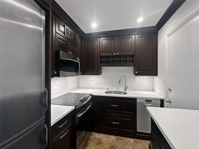 2970 NE 16th Ave 102B, Oakland Park, FL 33334