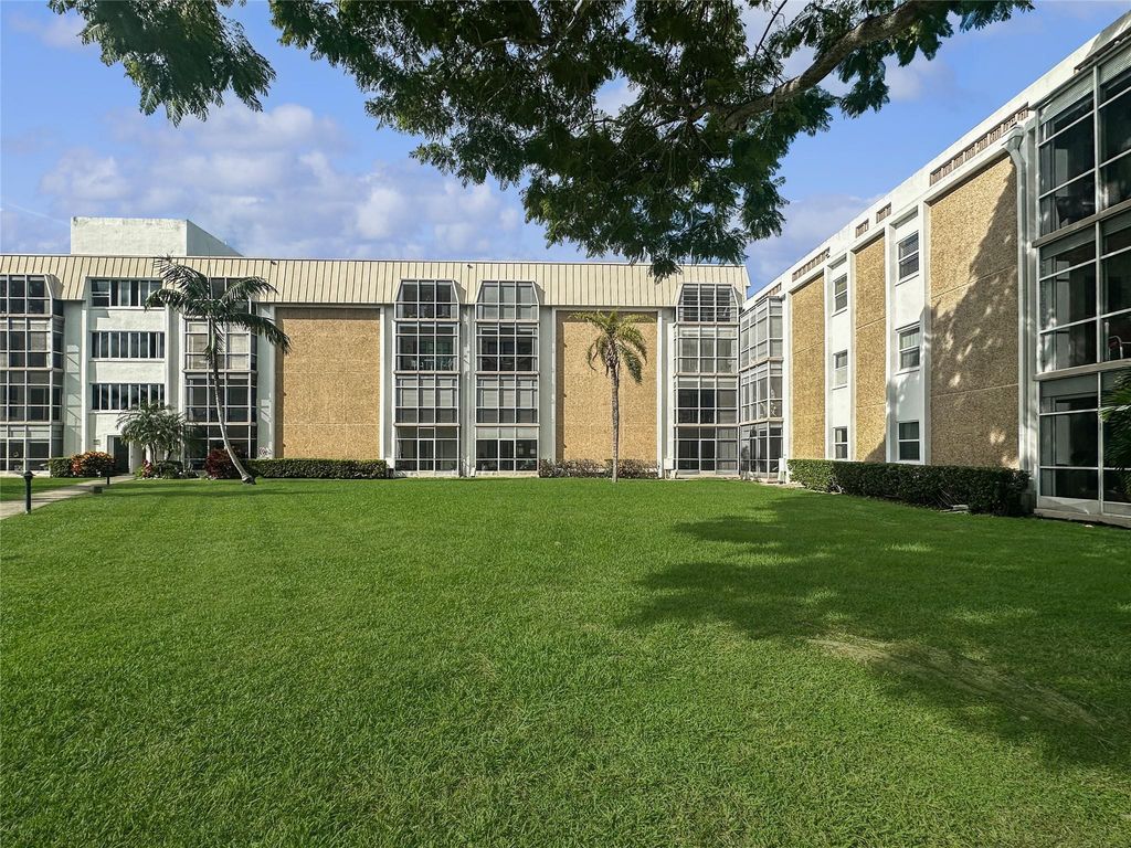 2970 NE 16th Ave 102B, Oakland Park, FL 33334