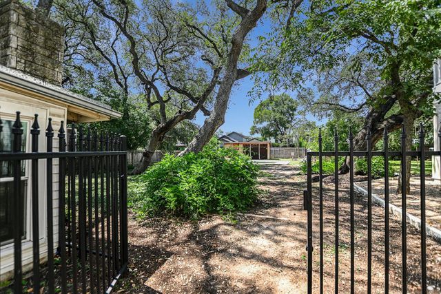 1607 Linscomb Ave, Austin, TX 78704