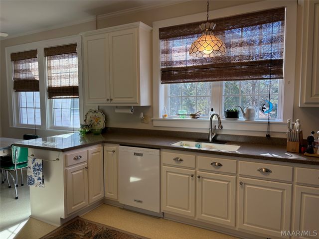 176 County Road 510 ., Verbena, AL 36091