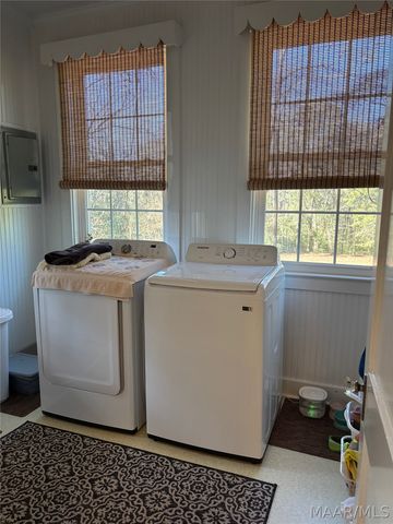 176 County Road 510 ., Verbena, AL 36091