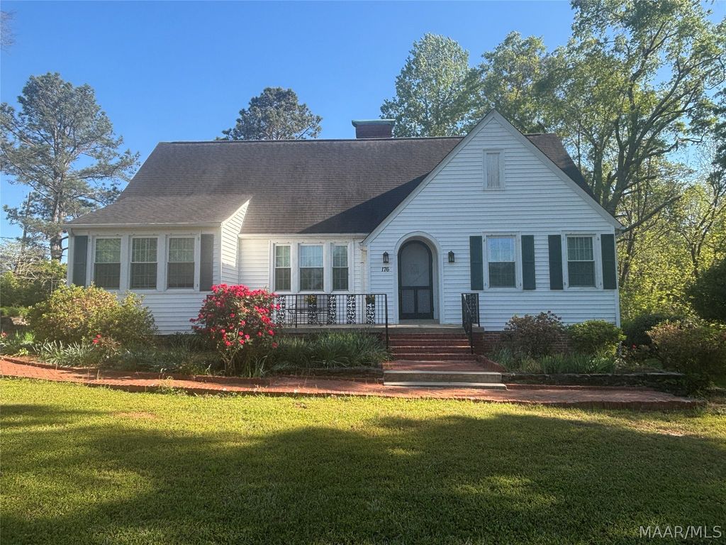 176 County Road 510 ., Verbena, AL 36091