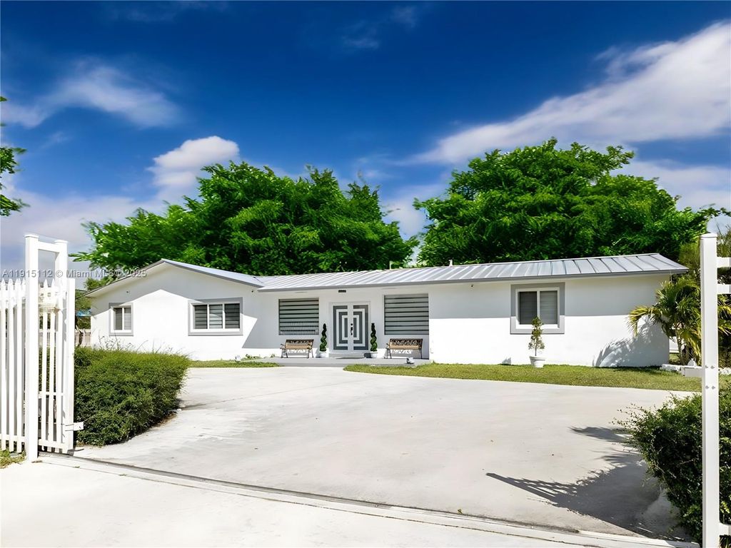 12601 SW 204th St, Miami, FL 33177