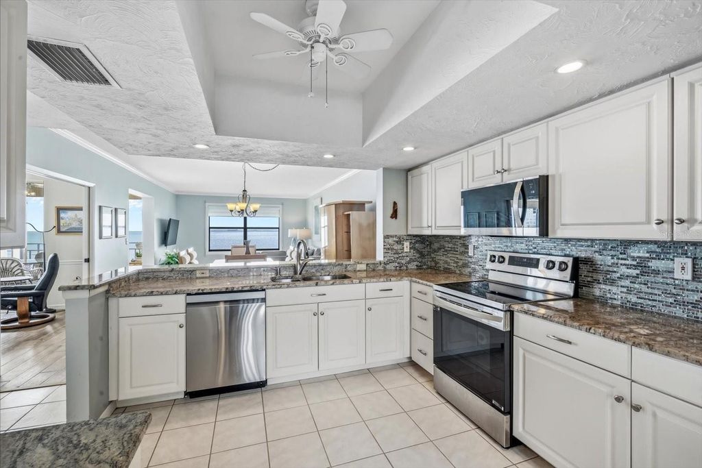 Image 11 of property listing at 6470 MOURNING DOVE DRIVE 401, Bradenton, FL 34210