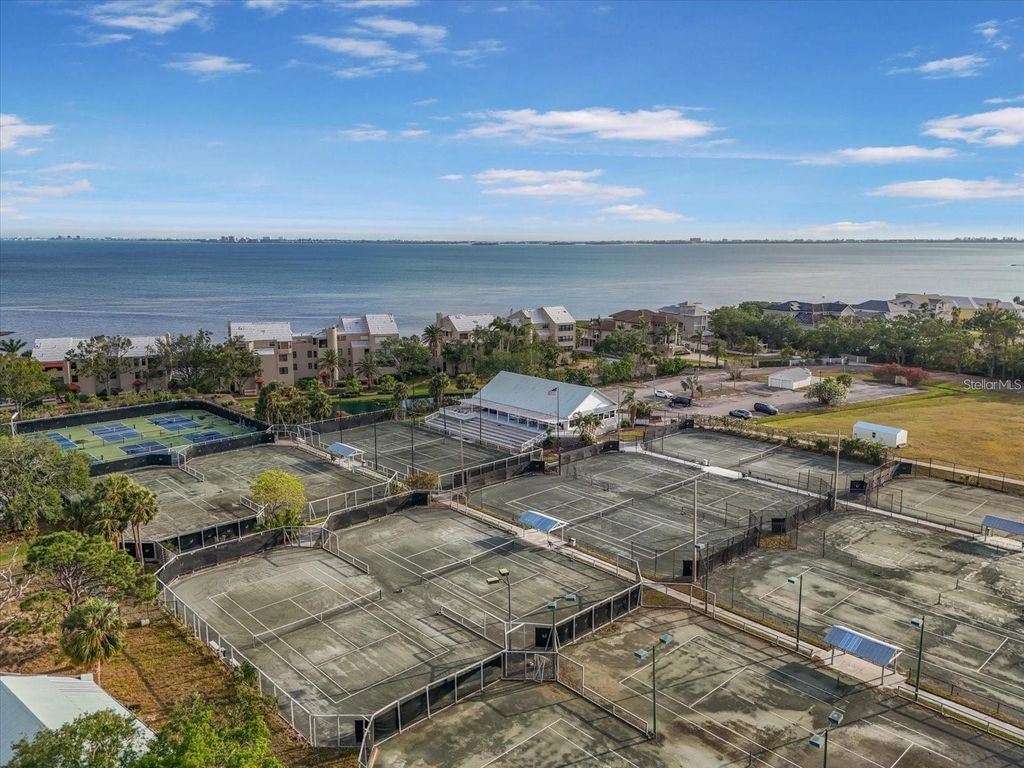 Image 47 of property listing at 6470 MOURNING DOVE DRIVE 401, Bradenton, FL 34210