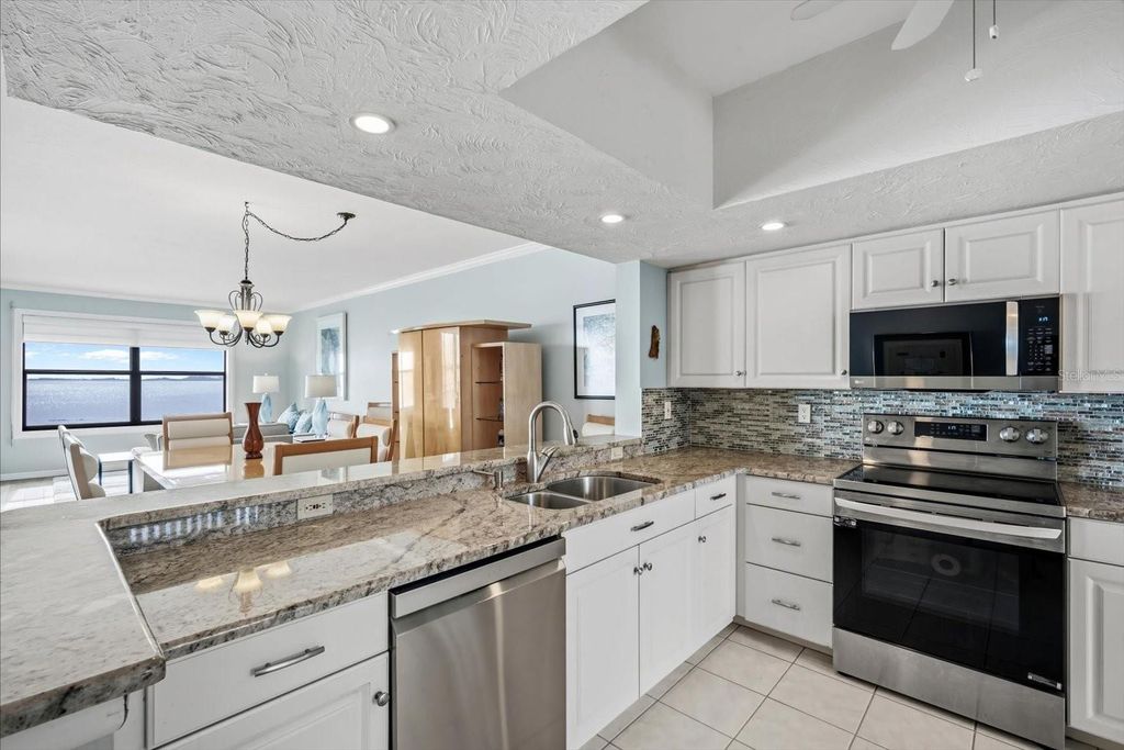 Image 9 of property listing at 6470 MOURNING DOVE DRIVE 401, Bradenton, FL 34210