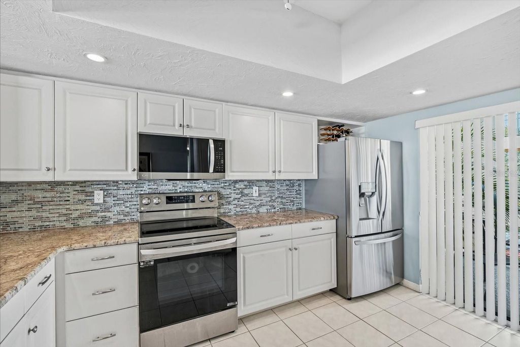 Image 10 of property listing at 6470 MOURNING DOVE DRIVE 401, Bradenton, FL 34210