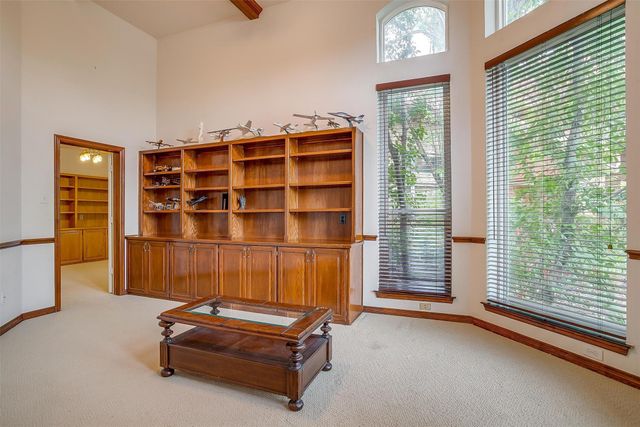 1002 Loch Lomond Drive, Arlington, TX 76012