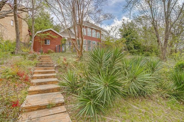 1002 Loch Lomond Drive, Arlington, TX 76012