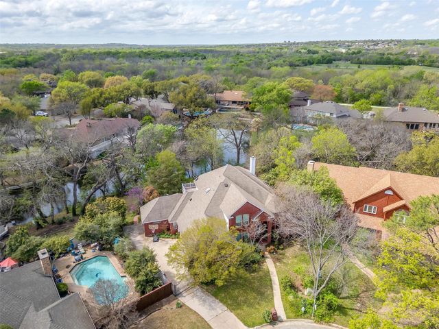 1002 Loch Lomond Drive, Arlington, TX 76012