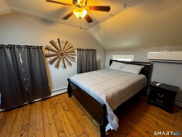 122 Broadway, Norwich, CT 06360