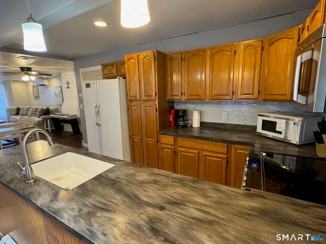 122 Broadway, Norwich, CT 06360