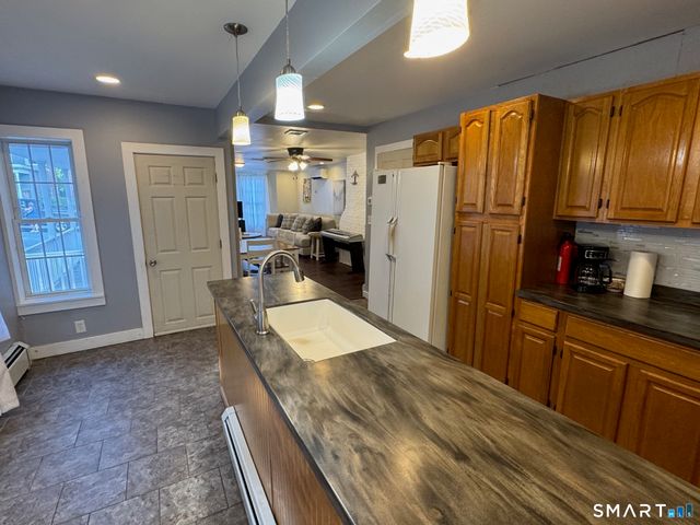 122 Broadway, Norwich, CT 06360