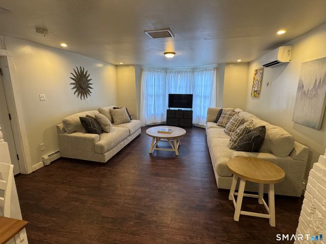122 Broadway, Norwich, CT 06360