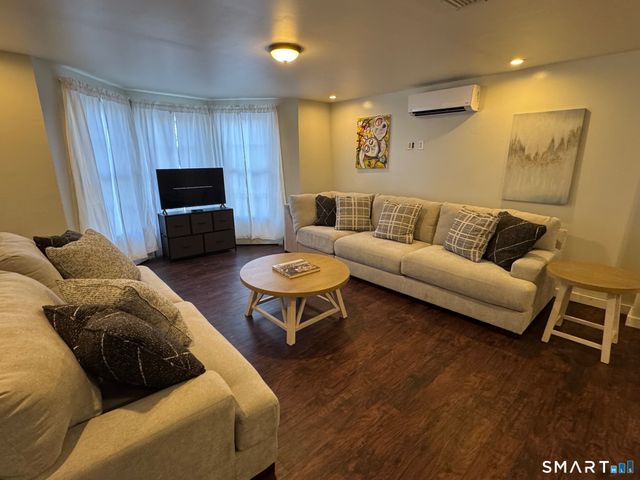 122 Broadway, Norwich, CT 06360