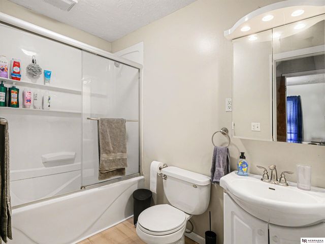 7104 South 71st Avenue, La Vista, NE 68128