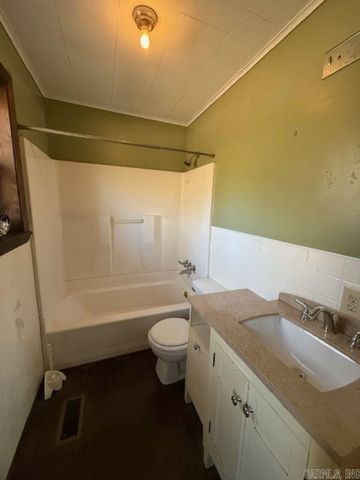 2389 Newport Rd, Batesville, AR 72501