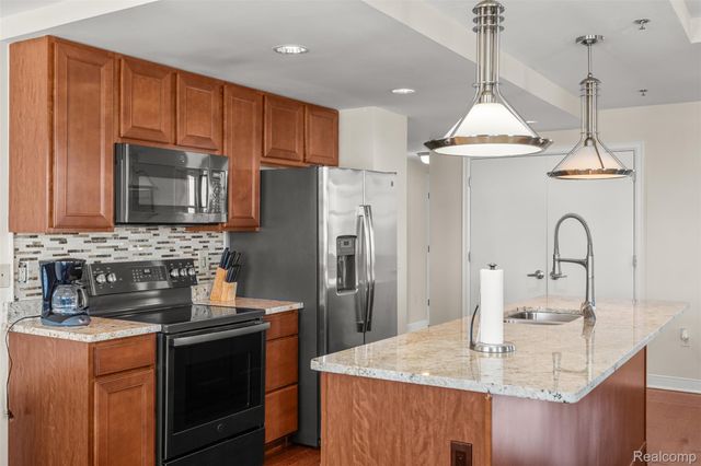 525 W Lafayette Boulevard 11B, Detroit, MI 48226