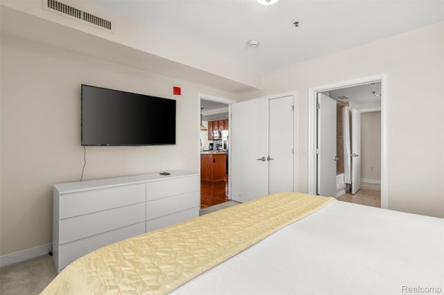 525 W Lafayette Boulevard 11B, Detroit, MI 48226