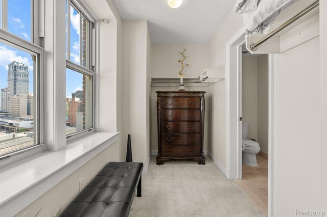 525 W Lafayette Boulevard 11B, Detroit, MI 48226