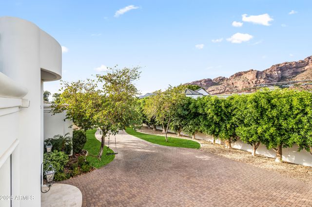 4725 N LAUNFAL Avenue, Phoenix, AZ 85018