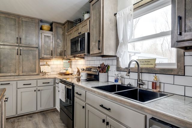 1043 Murphy Hollow Road, Vanleer, TN 37181