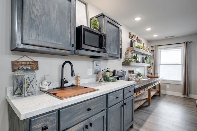 1043 Murphy Hollow Road, Vanleer, TN 37181