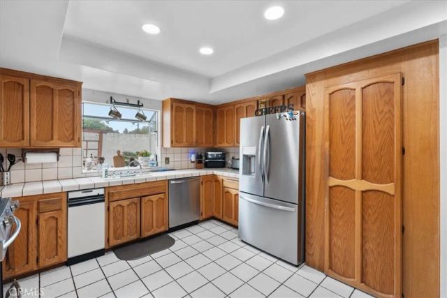 1152 N Redding, Upland, CA 91786