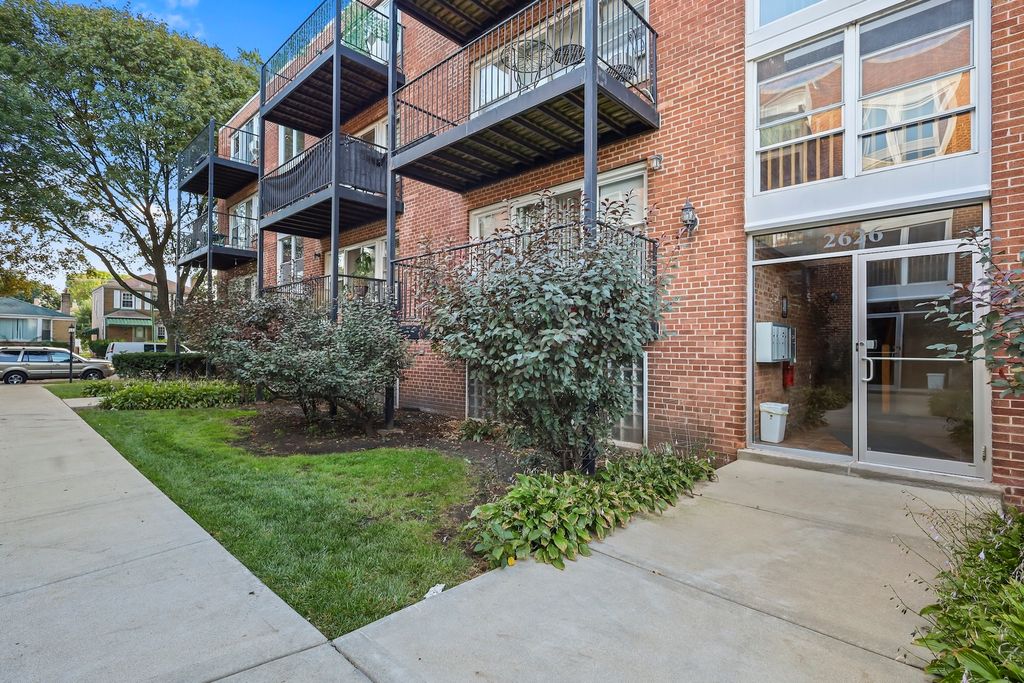 2626 W Catalpa Avenue 21, Chicago, IL 60625