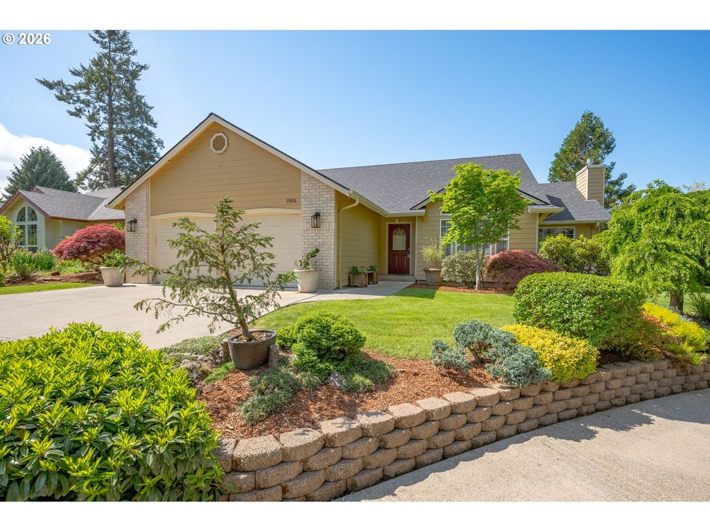 Image 1 of property listing at 1904 Ne GIBBS Cir, Mc Minnville, OR 97128