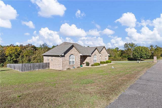 124 Mountain Point Road, Russellville, AR 72802