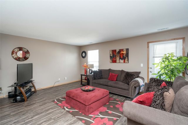 4814 NE Grove Lane, Ankeny, IA 50021