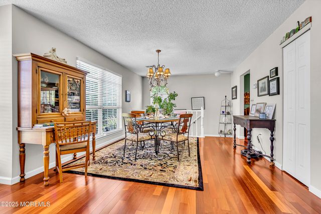 89 Chambord Court, Hamilton, NJ 08619