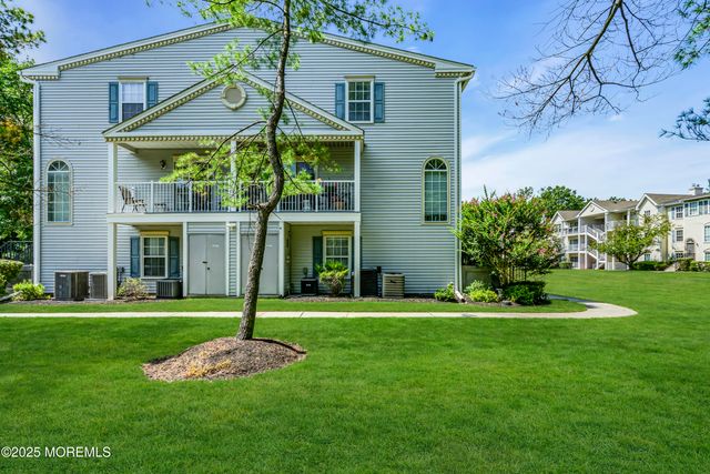 89 Chambord Court, Hamilton, NJ 08619
