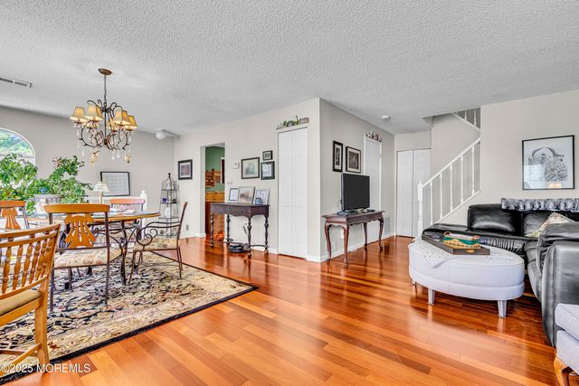 89 Chambord Court, Hamilton, NJ 08619