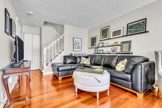 89 Chambord Court, Hamilton, NJ 08619