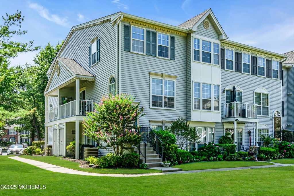 89 Chambord Court, Hamilton, NJ 08619