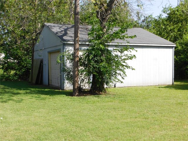105 NW 7th Street, Hubbard, TX 76648