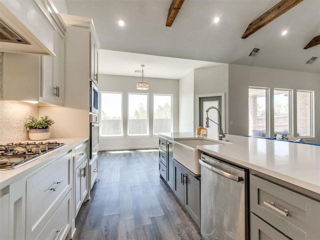 2304 E Kellan Court Terrace, Mustang, OK 73064