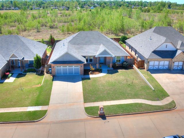 2304 E Kellan Court Terrace, Mustang, OK 73064