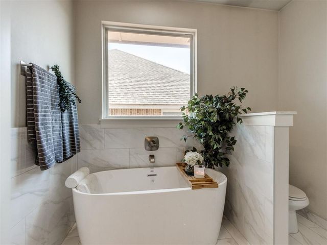 2304 E Kellan Court Terrace, Mustang, OK 73064