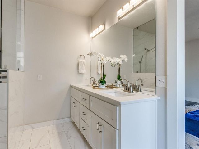 2304 E Kellan Court Terrace, Mustang, OK 73064