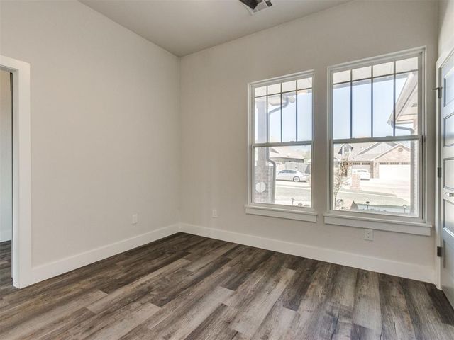 2304 E Kellan Court Terrace, Mustang, OK 73064