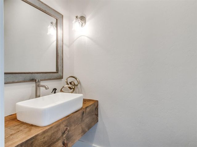 2304 E Kellan Court Terrace, Mustang, OK 73064