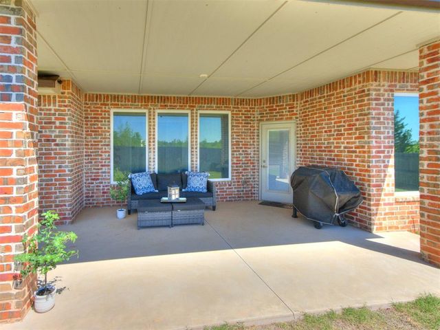 2304 E Kellan Court Terrace, Mustang, OK 73064