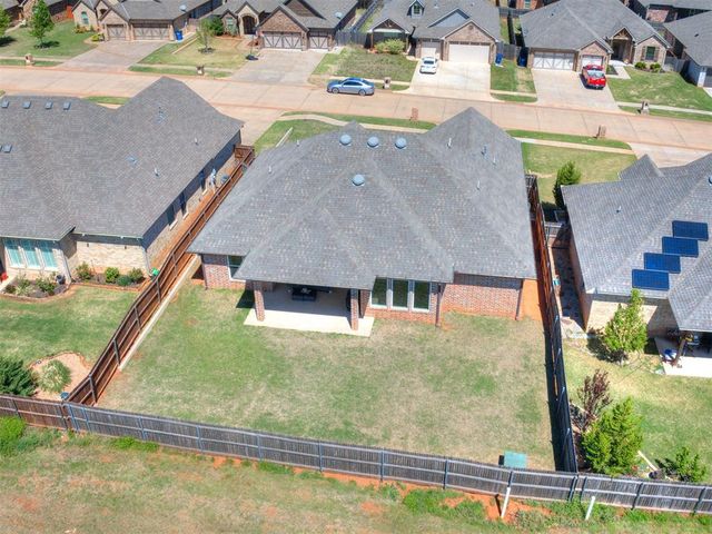 2304 E Kellan Court Terrace, Mustang, OK 73064