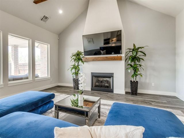 2304 E Kellan Court Terrace, Mustang, OK 73064