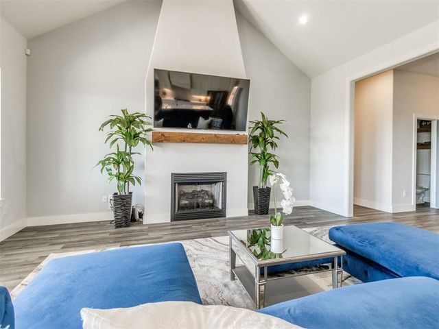 2304 E Kellan Court Terrace, Mustang, OK 73064