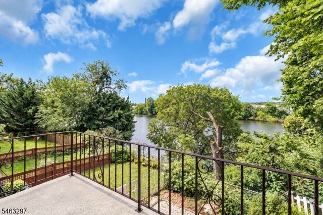 7 Ross Rd, Wallington Boro, NJ 07057